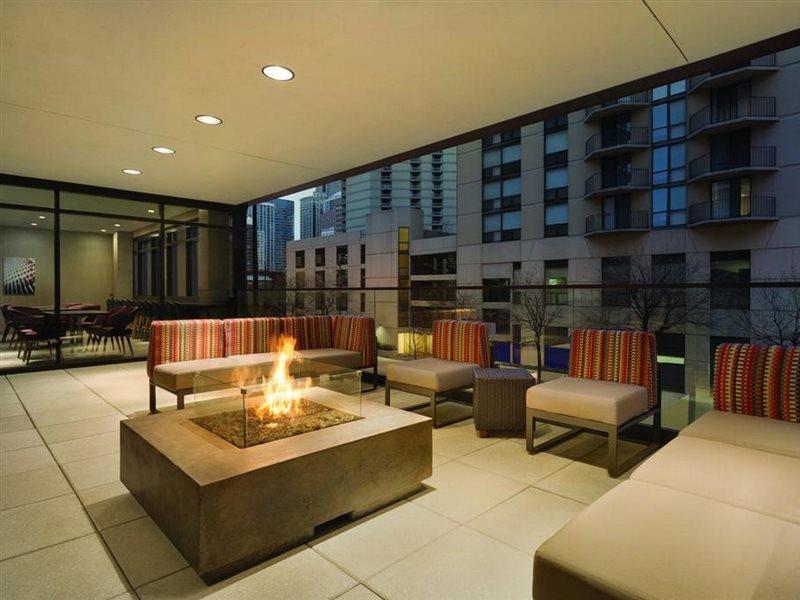 Home2 Suites By Hilton Chicago River North Exterior photo